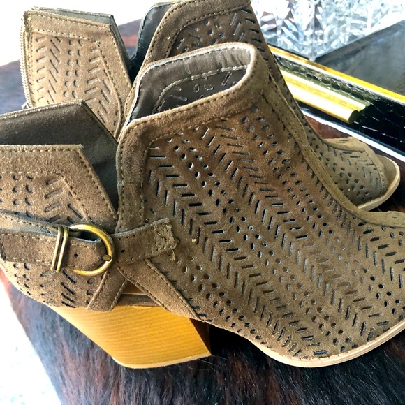 Charlotte Russe Open Toe Ankle Booties - Sz 9 - Picture 3 of 6